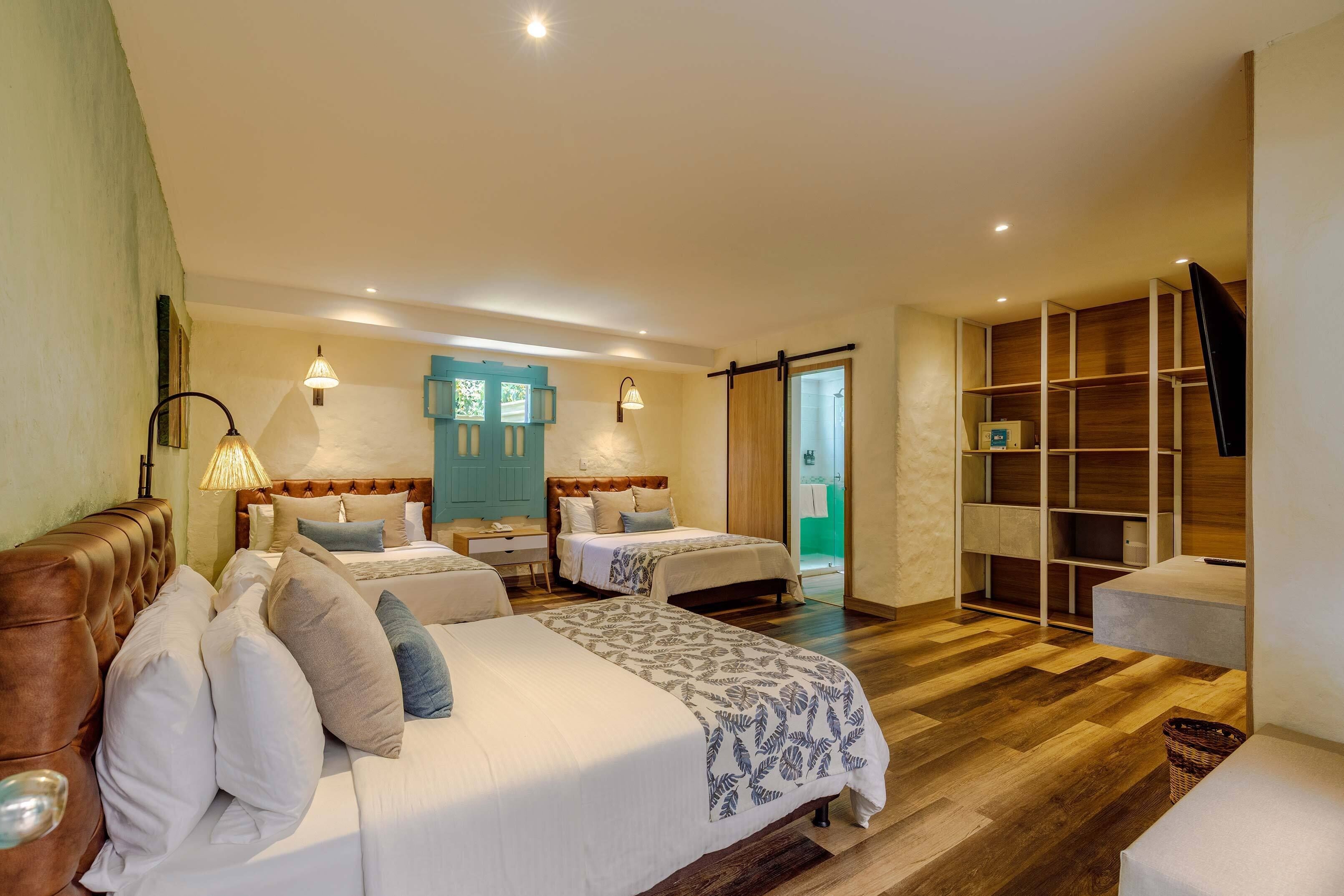 Familierom | Sengetøy av topp kvalitet, safe på rommet og skrivebord