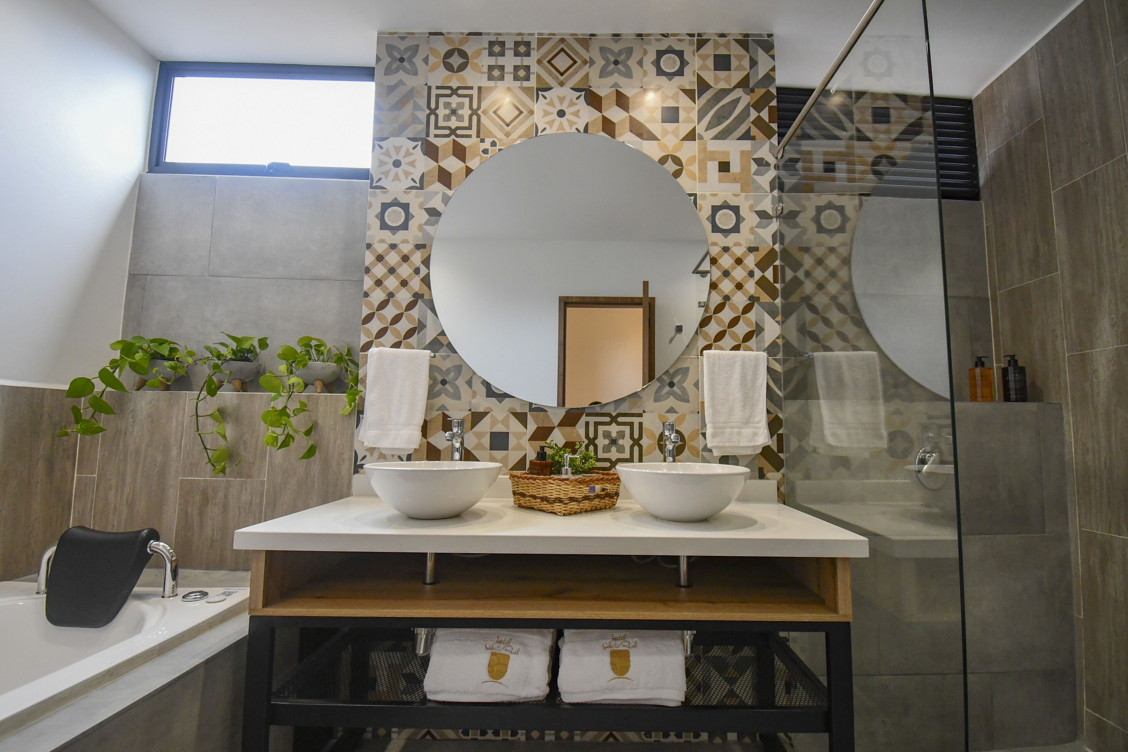 basic suite | bathroom | shower, free toiletries, hair dryer, towels