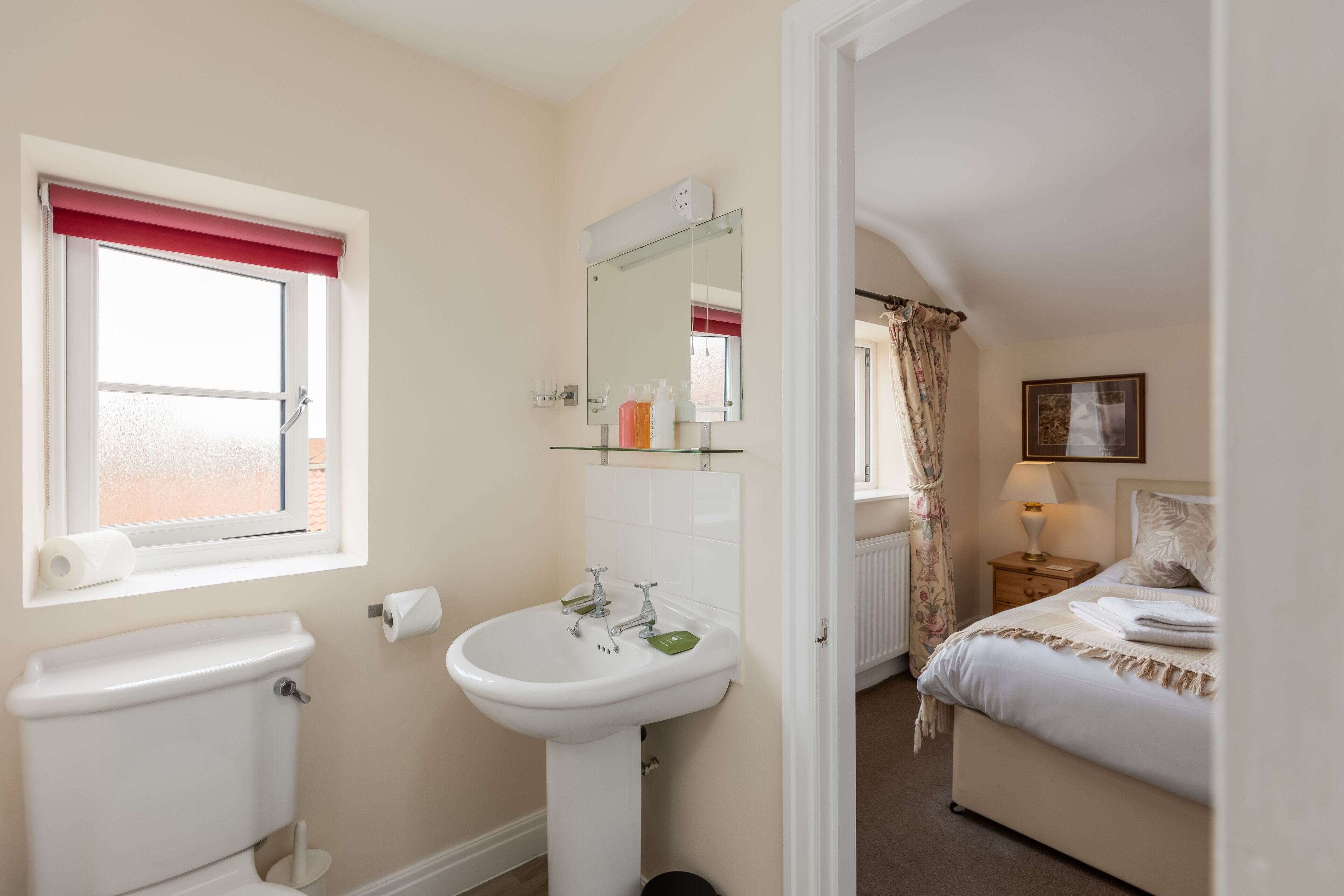 Comfort-værelse | Badeværelse | Hårtørrer, håndklæder