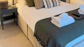 Willow - Luxury King | Tabla de planchar con plancha, wifi gratis y ropa de cama