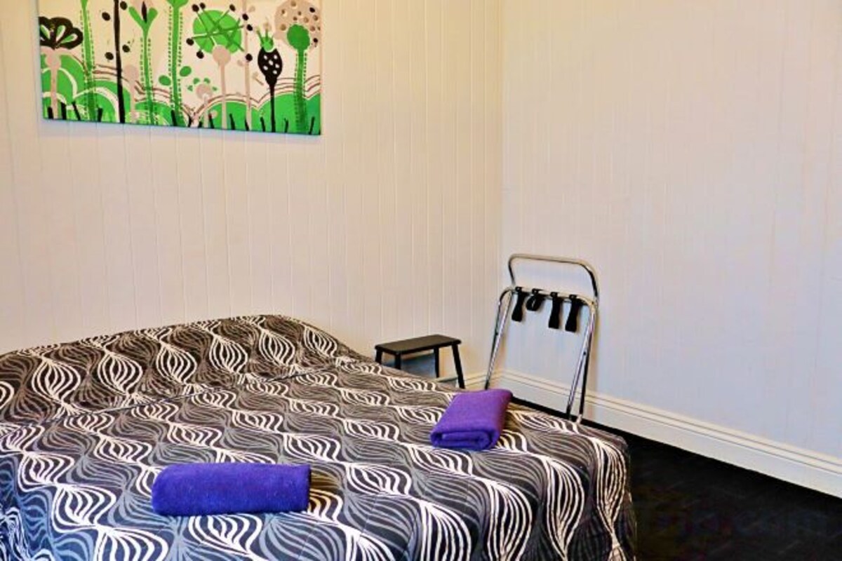 Desk, iron/ironing board (on request), WiFi (free), bed sheets