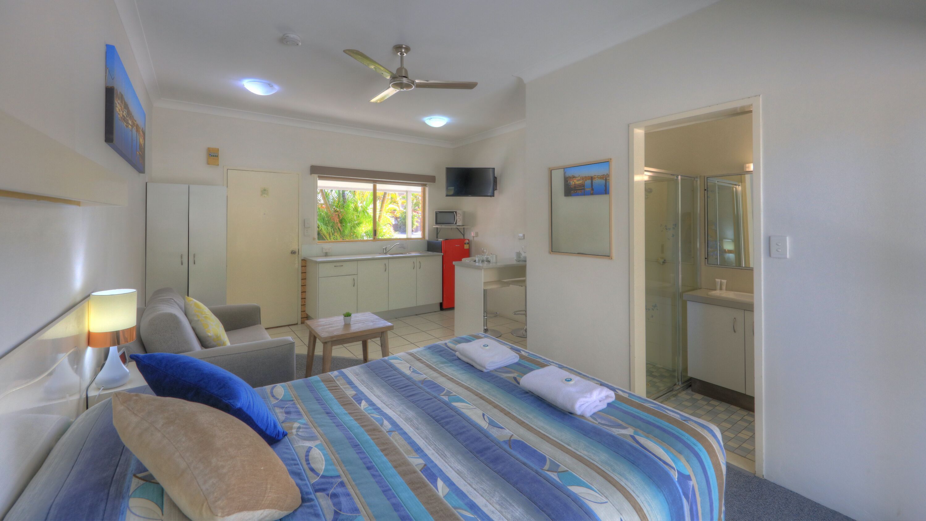 Mörkläggningsgardiner, barnsängar, gratis wi-fi och sängkläder