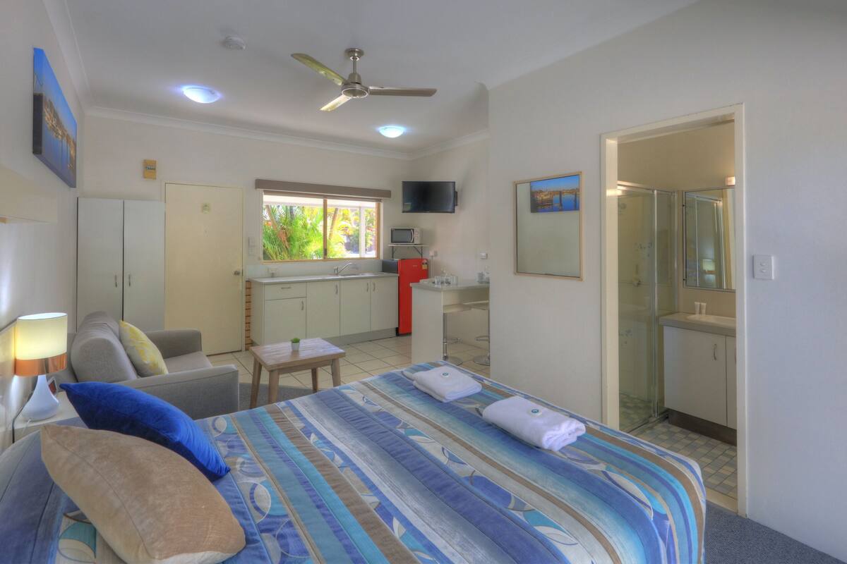 MörklÀggningsgardiner, barnsÀngar, gratis wi-fi och sÀngklÀder