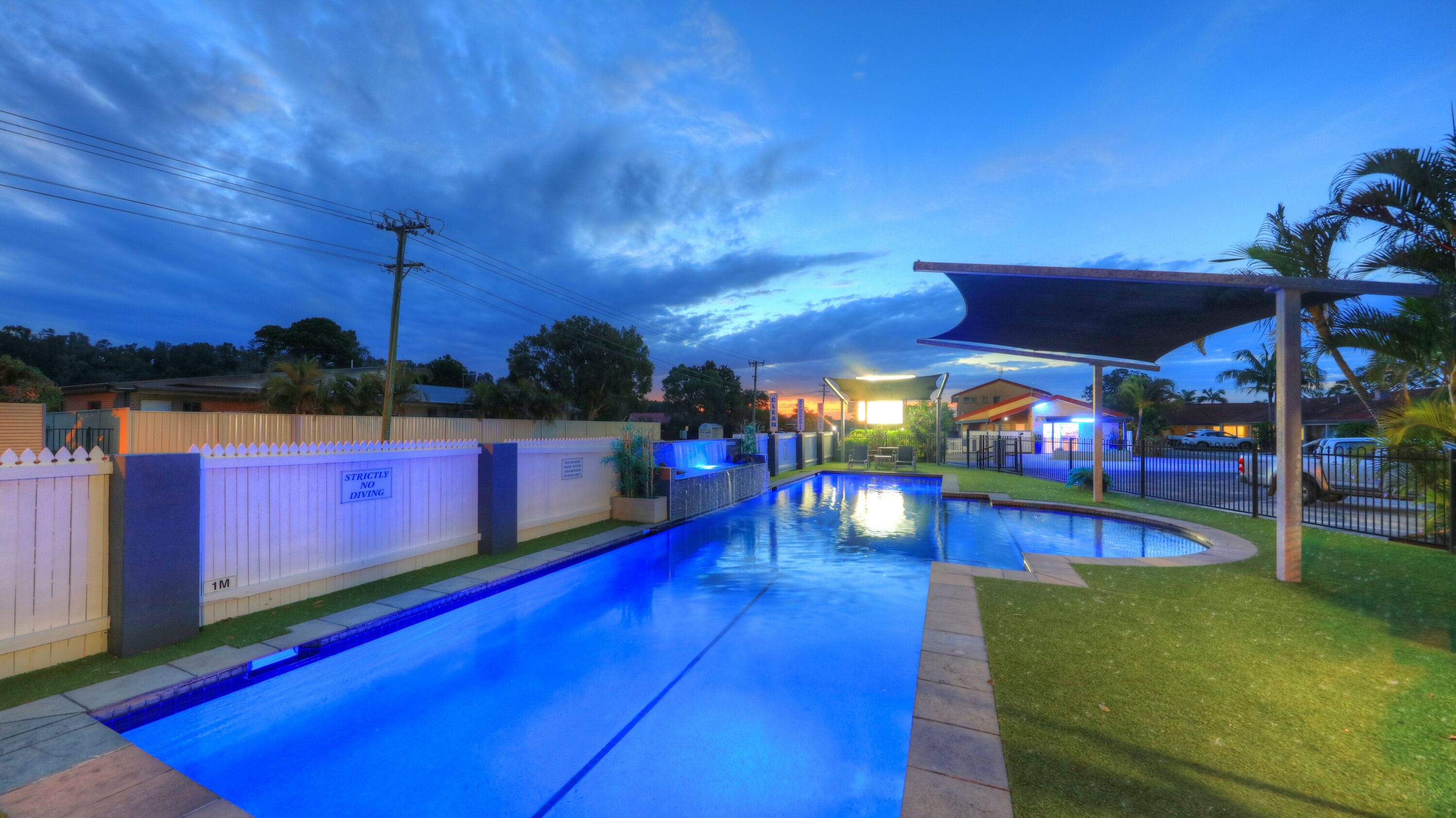 outdoor pool, open 8:00 am to 9:00 pm, pool loungers