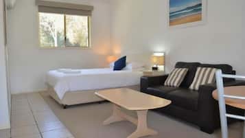 Habitación Deluxe doble, 1 cama de matrimonio, no fumadores, cocina básica | Cortinas opacas, cunas (de pago), wifi gratis y ropa de cama