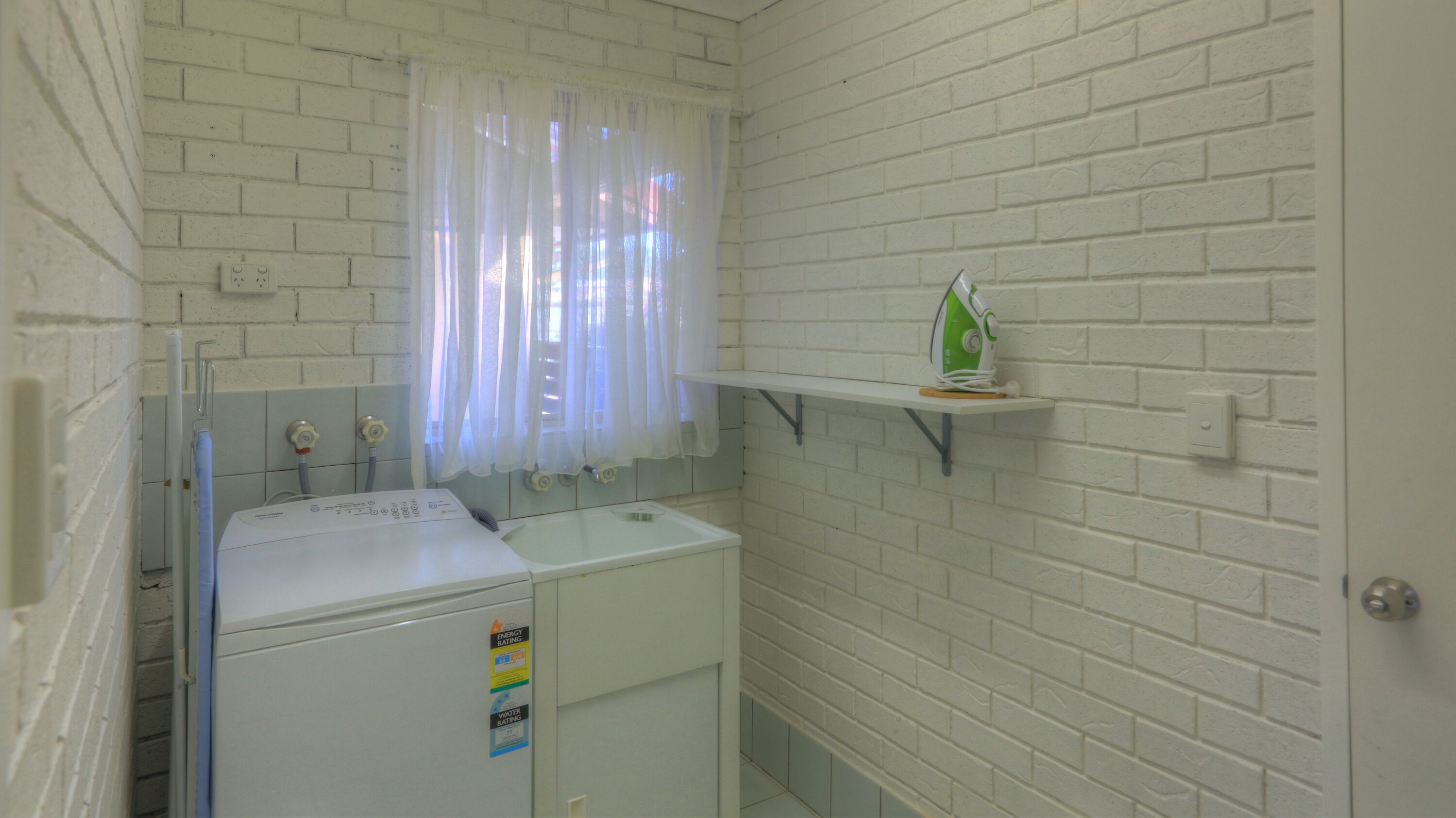 2 bedroom 2 storey townhouse | laundry