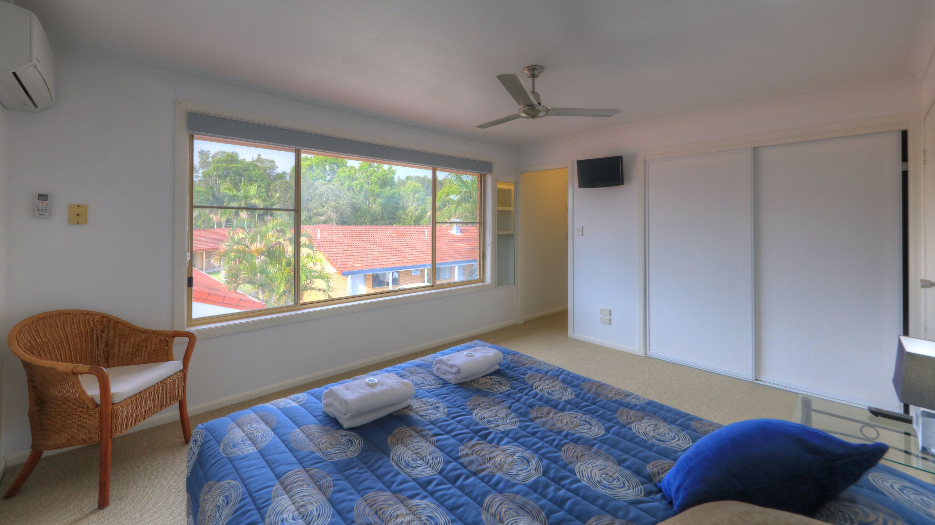 2 bedroom 2 storey townhouse | blackout curtains, cots/infant beds, free wifi, bed sheets