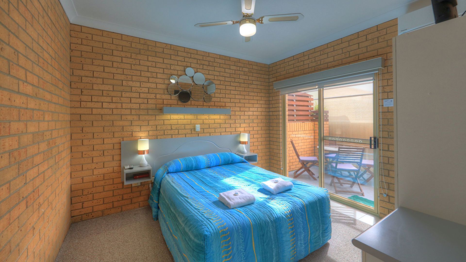 Mörkläggningsgardiner, barnsängar, gratis wi-fi och sängkläder