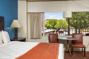 Blackout curtains, cots/infant beds, free WiFi