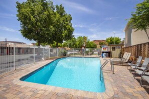 Pool - Aiken's Lodge (Kanab)
