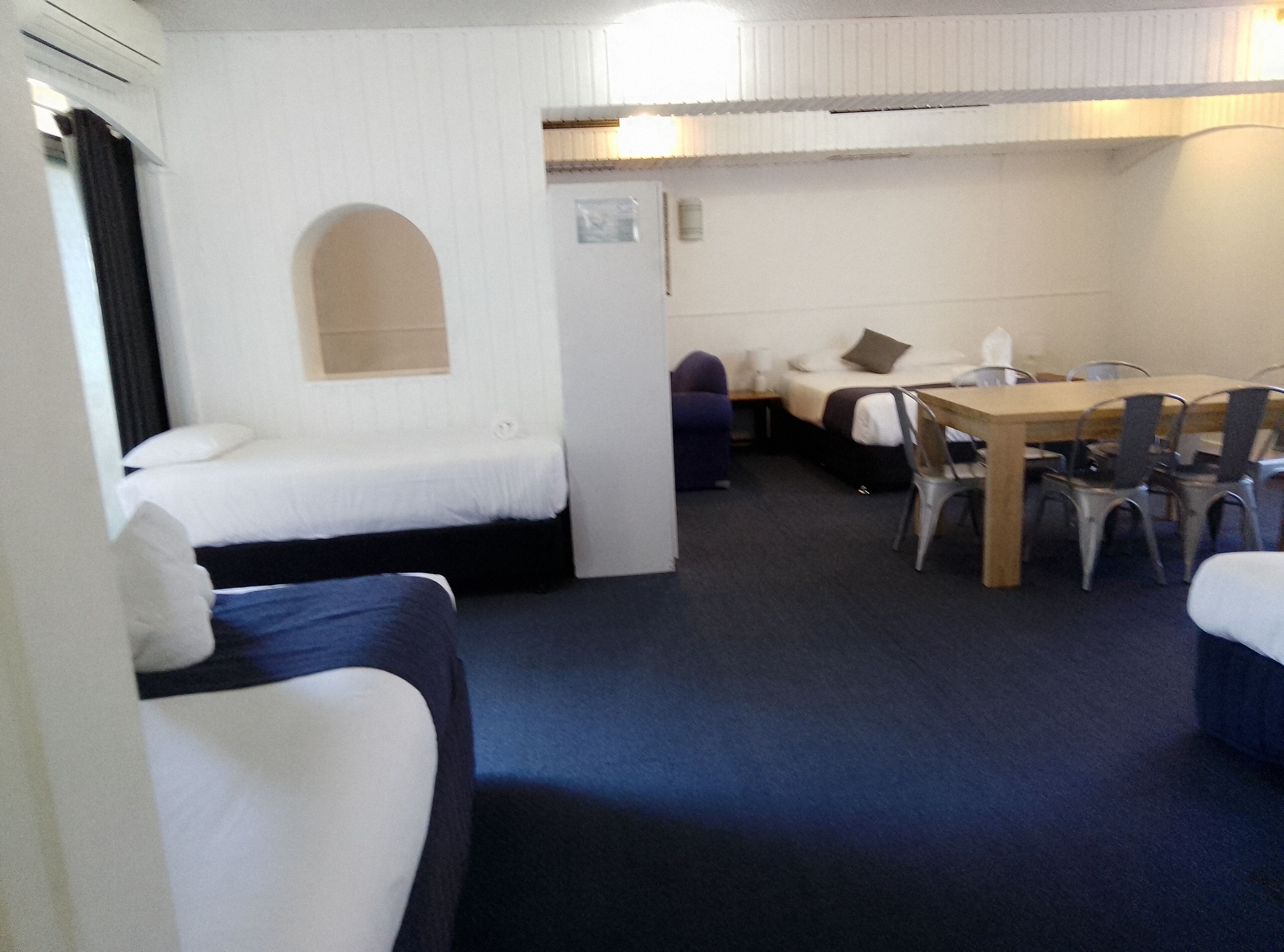 Family Studio | Desk, iron/ironing board, free WiFi, bed sheets
