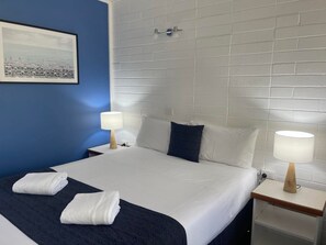 Skrivbord, strykjärn/strykbräda, gratis wi-fi och sängkläder