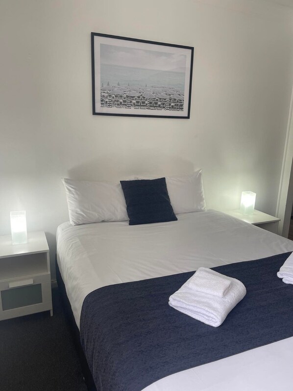 Rum - 1 queensize-säng - husdjur ej tillåtna | Skrivbord, strykjärn/strykbräda, gratis wi-fi och sängkläder