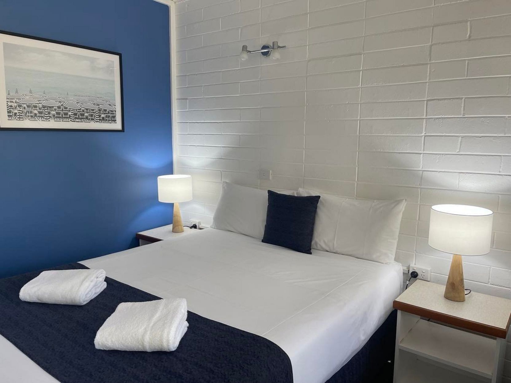 Meja, seterika/papan seterika, Wi-fi percuma, cadar katil 