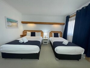Standard-Zweibettzimmer | Schreibtisch, Bügeleisen/Bügelbrett, kostenloses WLAN, Bettwäsche