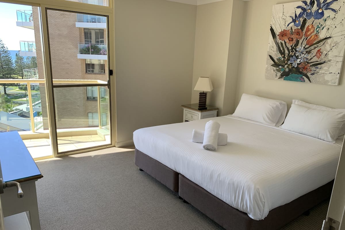 1 slaapkamer, een strijkplank/strijkijzer, gratis wifi, beddengoed
