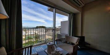 Desk, laptop workspace, blackout drapes, free WiFi