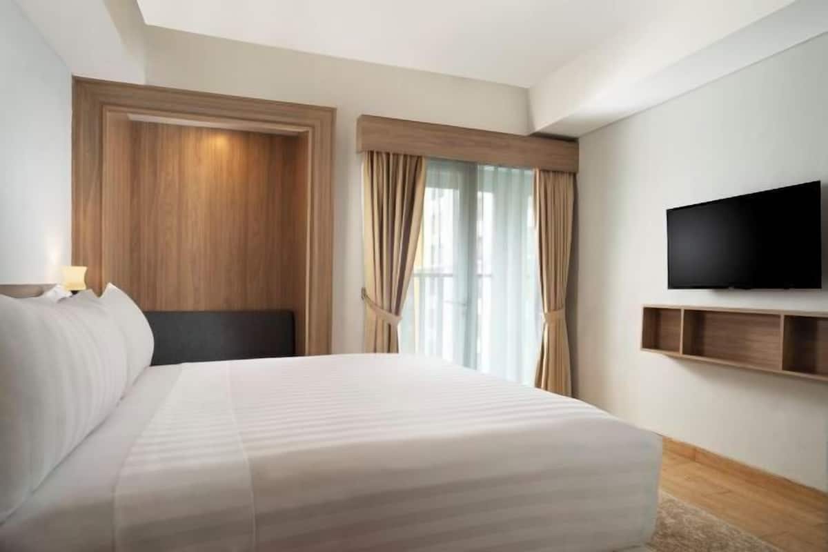 Premium bedding, Select Comfort beds, in-room safe, desk
