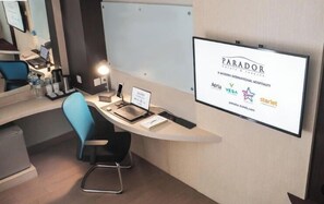 Business Room, 1 Queen Bed | Premium bedding, Select Comfort beds, in-room safe, desk - Vega Hotel Gading Serpong (Gading Serpong)