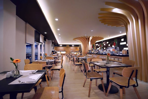Breakfast, lunch, dinner served; Japanese cuisine