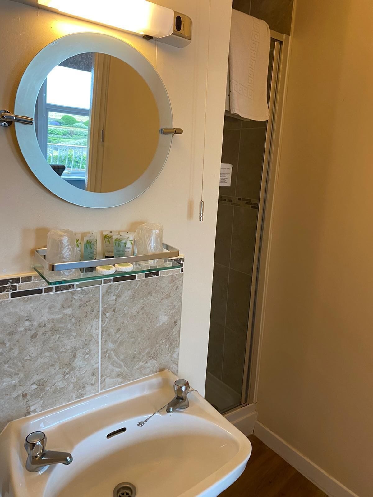 deluxe double room, ensuite, sea view (deluxe queen seaview) | bathroom