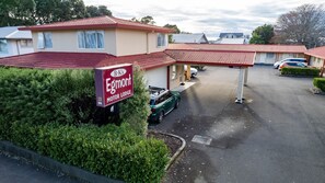 Exterior - Bks Egmont Motor Lodge (New Plymouth)