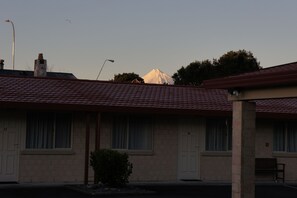 Studio Spa Unit | Garden view - Bks Egmont Motor Lodge (New Plymouth)