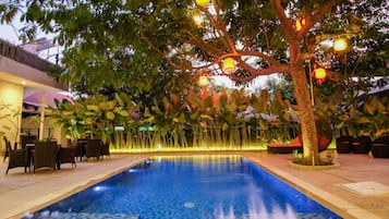 Outdoor pool, sun loungers