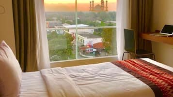 Desk, blackout curtains, free WiFi, bed sheets