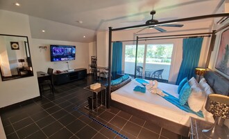 Executive Double Room, 1 King Bed | In-room safe, laptop workspace, soundproofing, iron/ironing board