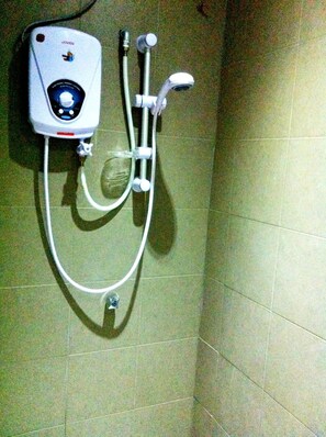 Shower, towels - Desa Terrace (Langkawi)