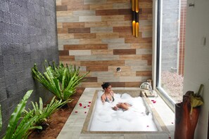 One Bedroom Villa with Private Deluxe Pool | Bañera profunda