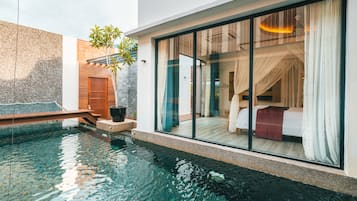 One Bedroom Villa with Private Deluxe Pool | Minibar con snack e bevande gratuite, cassaforte in camera