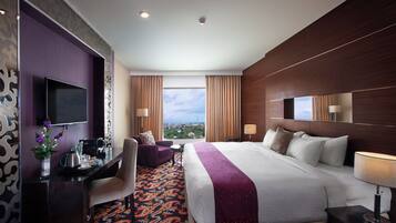 Junior Suite | Minibar, värdeförvaringsskåp på rummet, skrivbord och ljudisolering