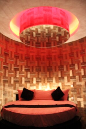 Premium bedding, Select Comfort beds, individually decorated, desk - Love Inn Boutique Hotel (Kuala Lumpur)