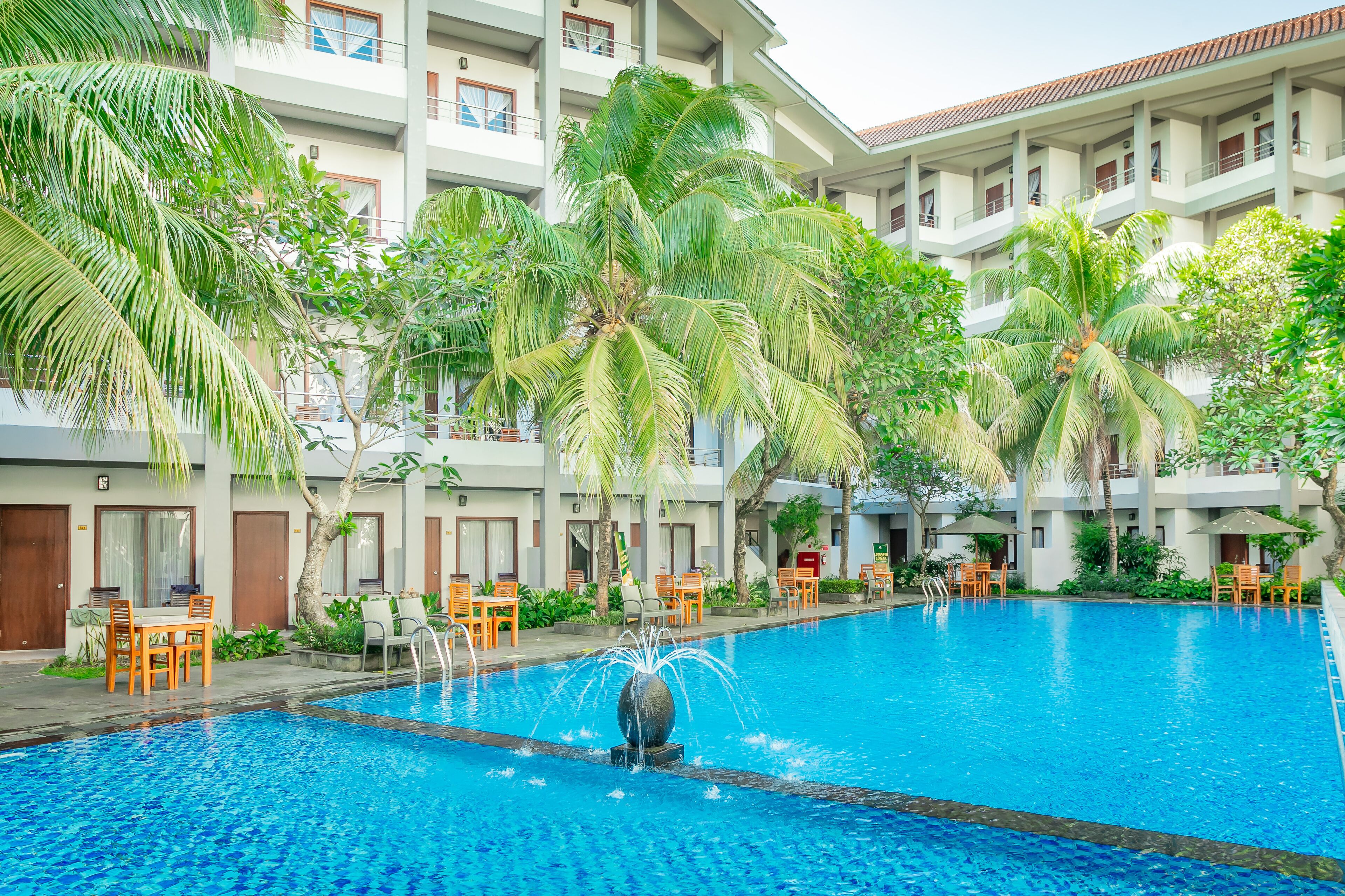 Kolam renang outdoor