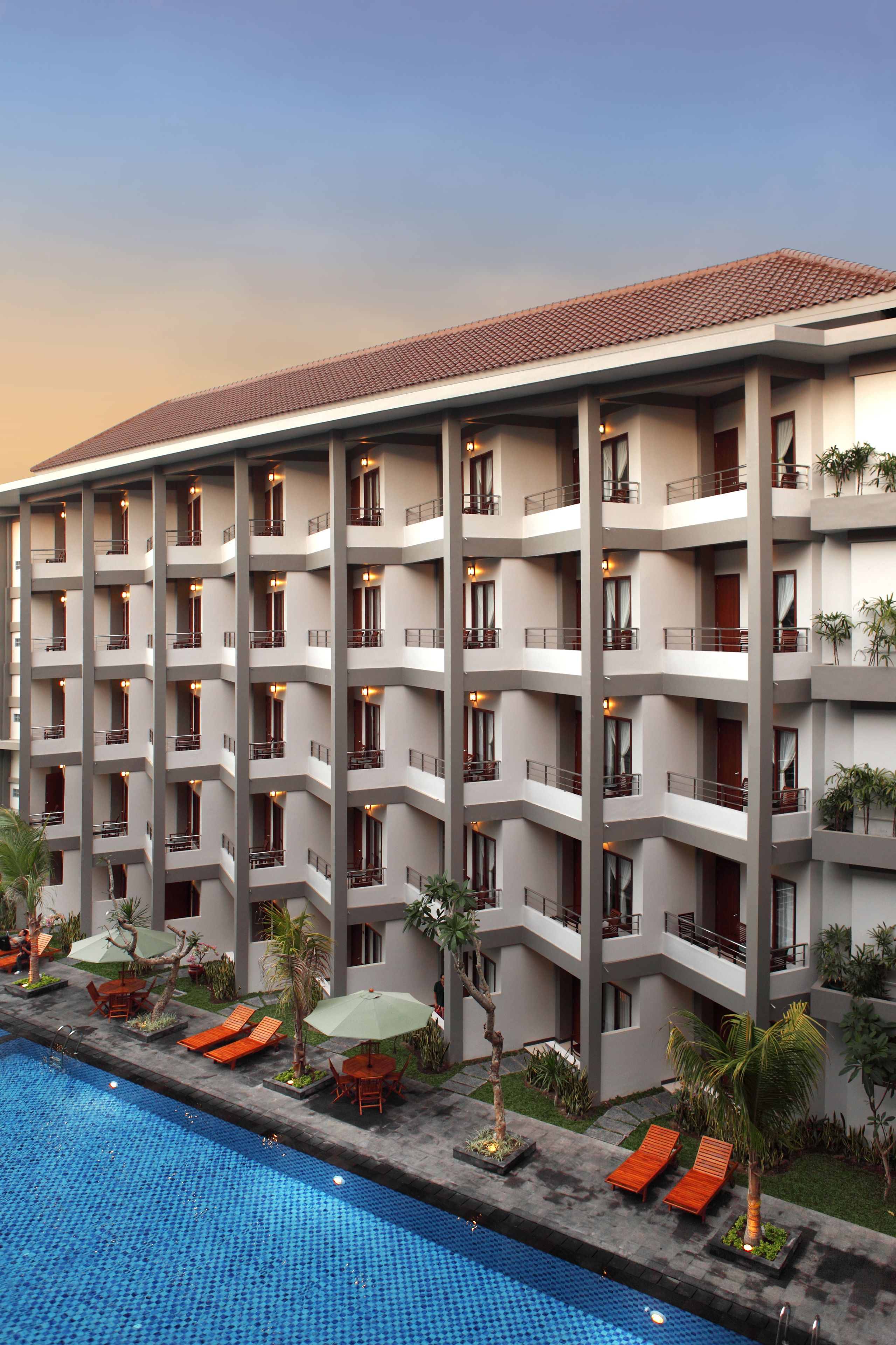 2 kolam renang outdoor