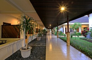Property grounds - Lombok Garden Hotel (Mataram)