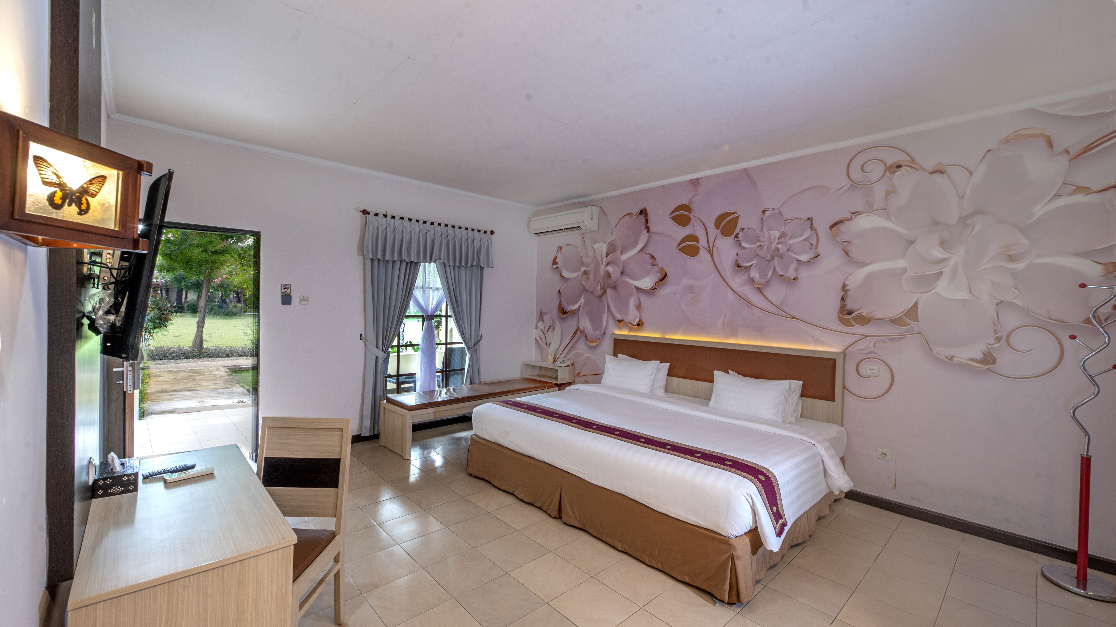 Sasak Suite Room | In-room safe, desk, free WiFi, bed sheets