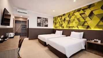 Kamer, Meerdere bedden (Cottage Room) | Een kluis op de kamer, een bureau, gratis wifi, beddengoed