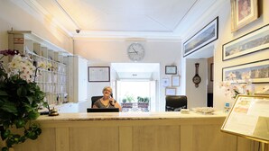 Check-in/check-out kiosk - Hotel Arenula (Rome)