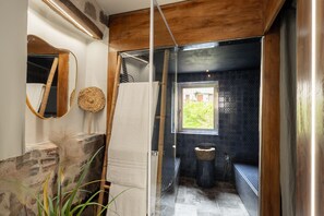 Exclusive Suite, 1 Double Bed (Spa Privata) | Bathroom | Free toiletries, hair dryer, towels - Wundergarten Dimora dei Frati (Gratteri)
