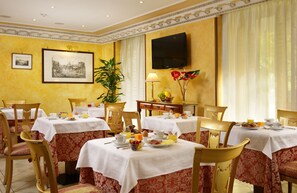 Daily buffet breakfast (EUR 5 per person) - Hotel Tuscolana (Rome)