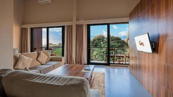 Executive Suite | Living area | LCD TV