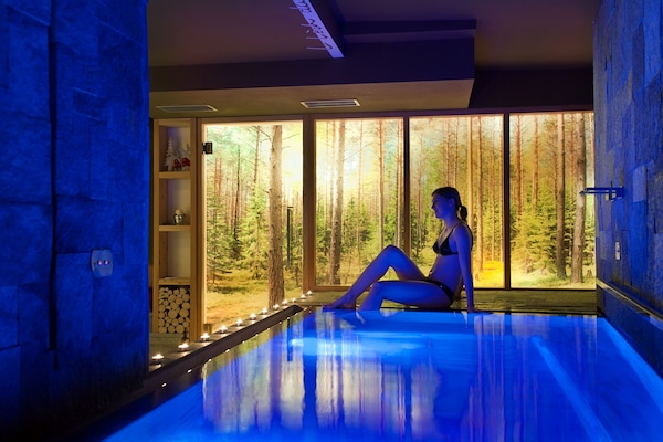 Sauna, hot tub