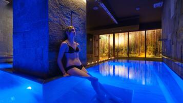 Sauna, hot tub