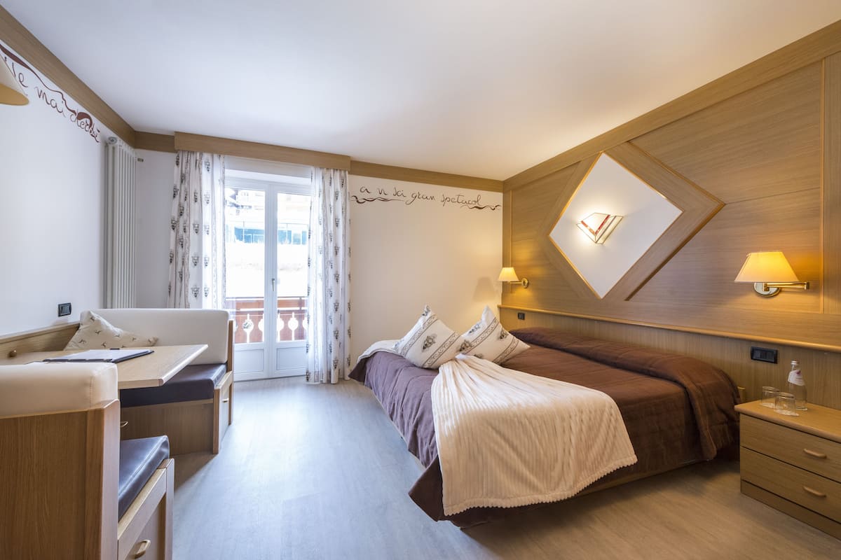 Junior Double Room | In-room safe, WiFi (free)