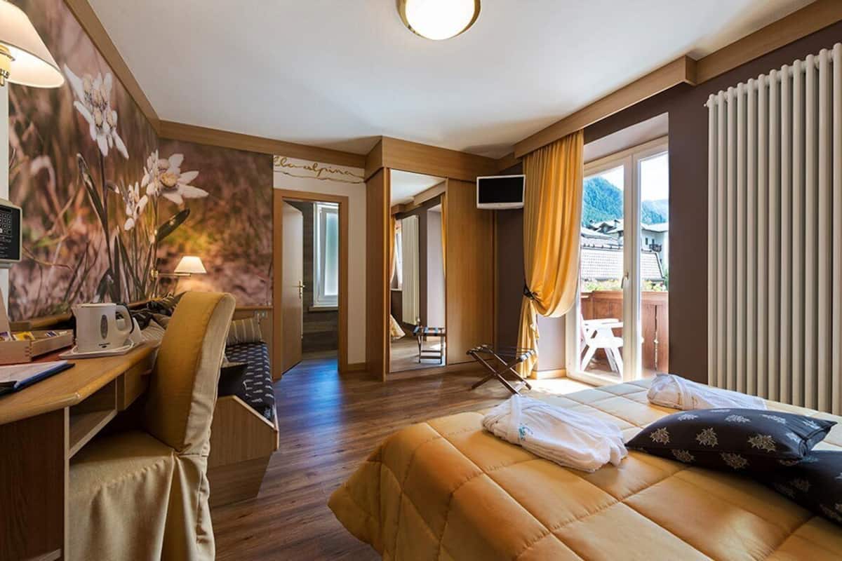 Junior Double Room (New) | In-room safe, WiFi (free)