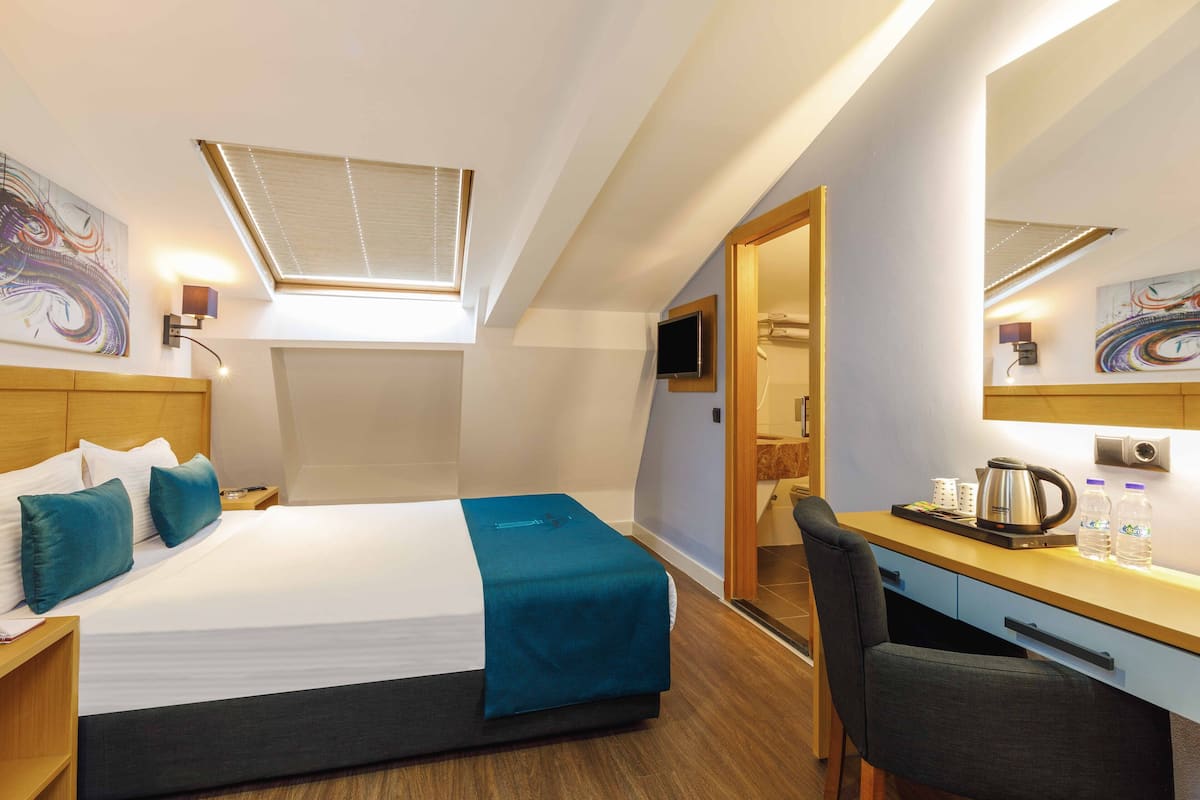 Economy Double Room | Premium bedding, minibar, in-room safe, individually furnished
