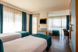 Standard Triple Room | Premium bedding, minibar, in-room safe, individually furnished - Urban Hotel Bomonti (Istanbul)